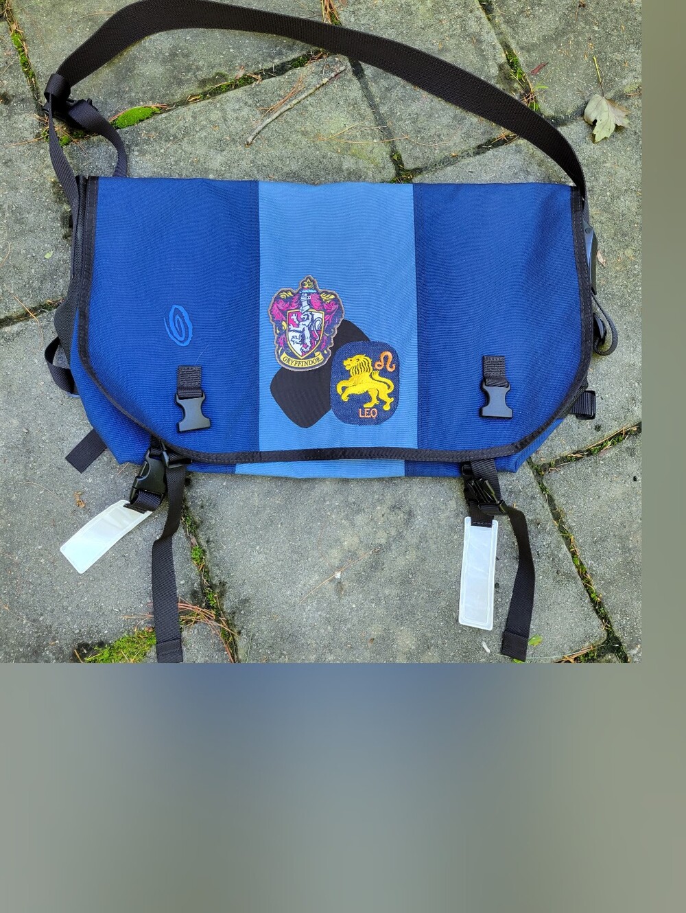 Timbuk2 Large Messenger Bag Crossbody Sling Blue Gryffindor Leo Lion Patches